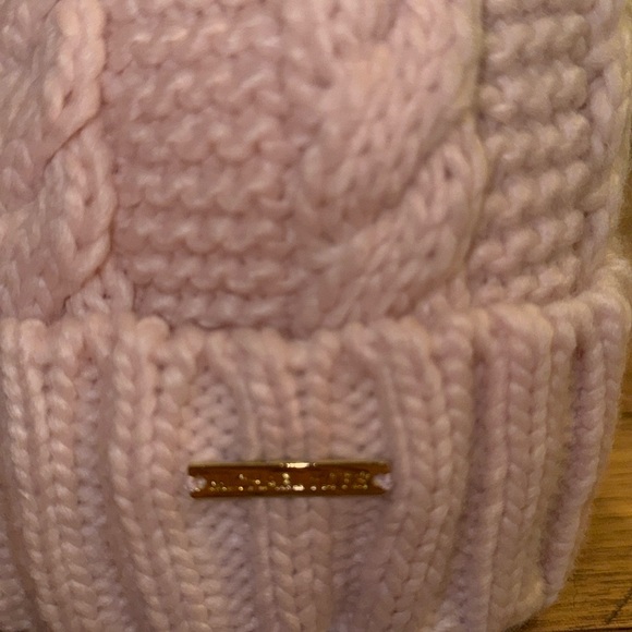 MICHAEL KORS LIGHT PINK HAT. NWT - Picture 2 of 5